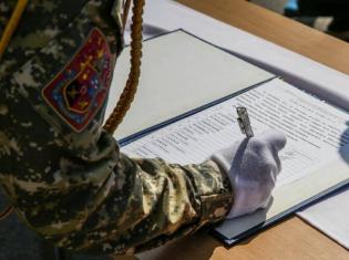 Студенти ТНПУ ім.В.Гнатюка склали присягу на вірність Україні Студенти ТНПУ ім.В.Гнатюка склали присягу на вірність Україні