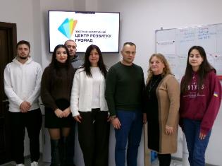 Студенти-аналітики ТНПУ на практиці в  Освітньо-аналітичному центрі розвитку громад (ФОТО) Студенти-аналітики ТНПУ на практиці в  Освітньо-аналітичному центрі розвитку громад (ФОТО)