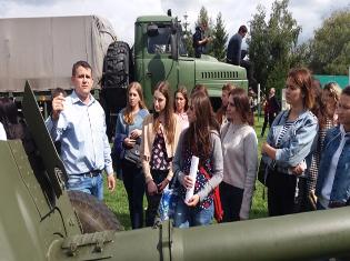 Студенти та викладачі ТНПУ ім. В. Гнатюка взяли участь в урочинах з нагоди третьої річниці окремої 44-ї артилерійської бригади Студенти та викладачі ТНПУ ім. В. Гнатюка взяли участь в урочинах з нагоди третьої річниці окремої 44-ї артилерійської бригади