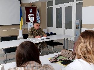 До Дня захисників і захисниць України кафедра психології ТНПУ організувала зустріч із військовослужбовцем ЗСУ (ФОТО)