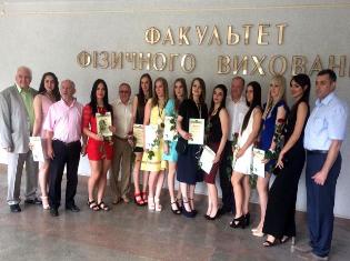 Дівчата факультету фізичного виховання ТНПУ ім.В.Гнатюка вибороли перше місце у чемпіонаті України з гандболу серед жіночих команд вищої ліги (ФОТО) Дівчата факультету фізичного виховання ТНПУ ім.В.Гнатюка вибороли перше місце у чемпіонаті України з гандболу серед жіночих команд вищої ліги (ФОТО)